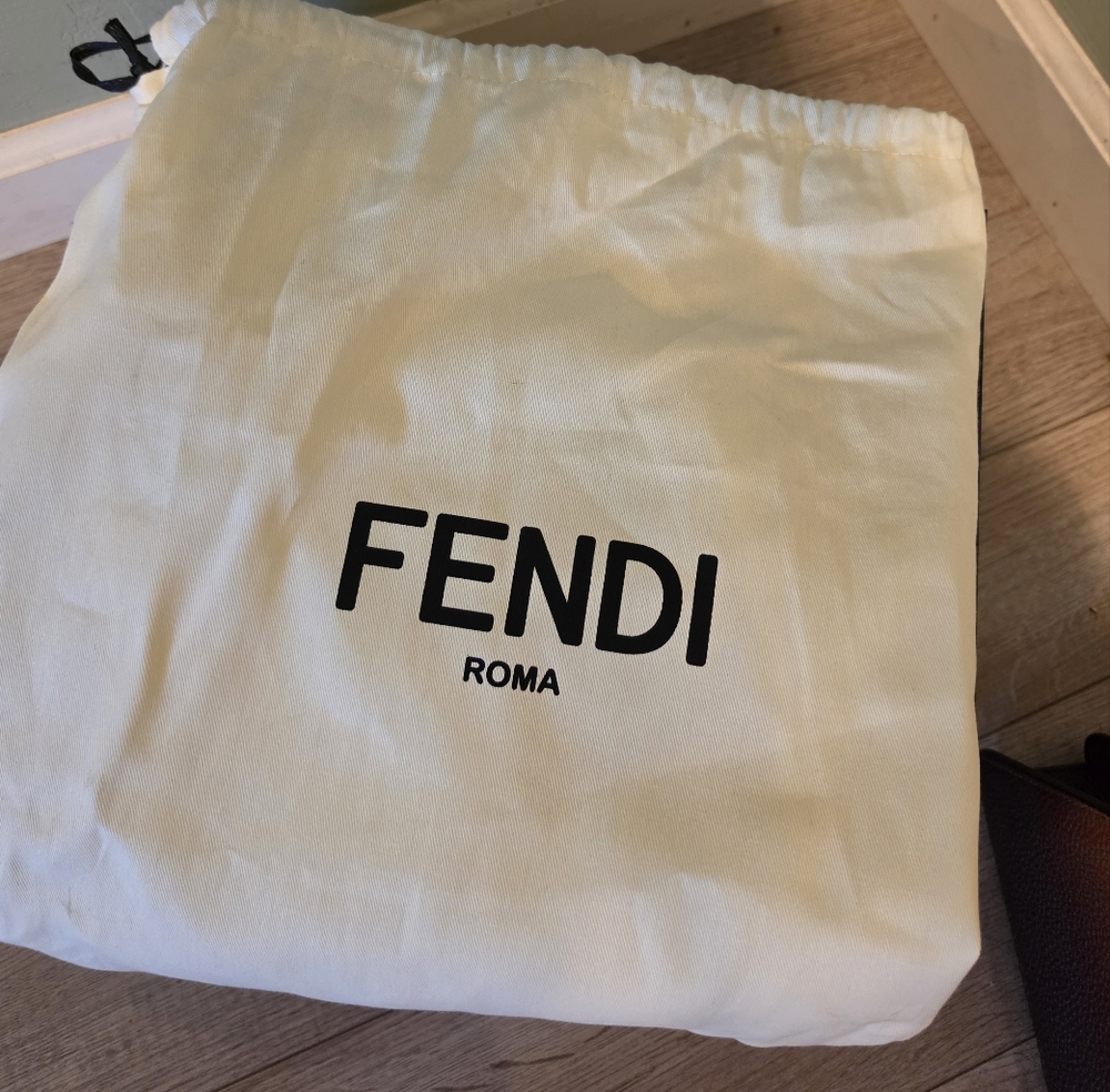 NEW Fendi Peekaboo ISeeU Small Bag - Picture 5 of 13